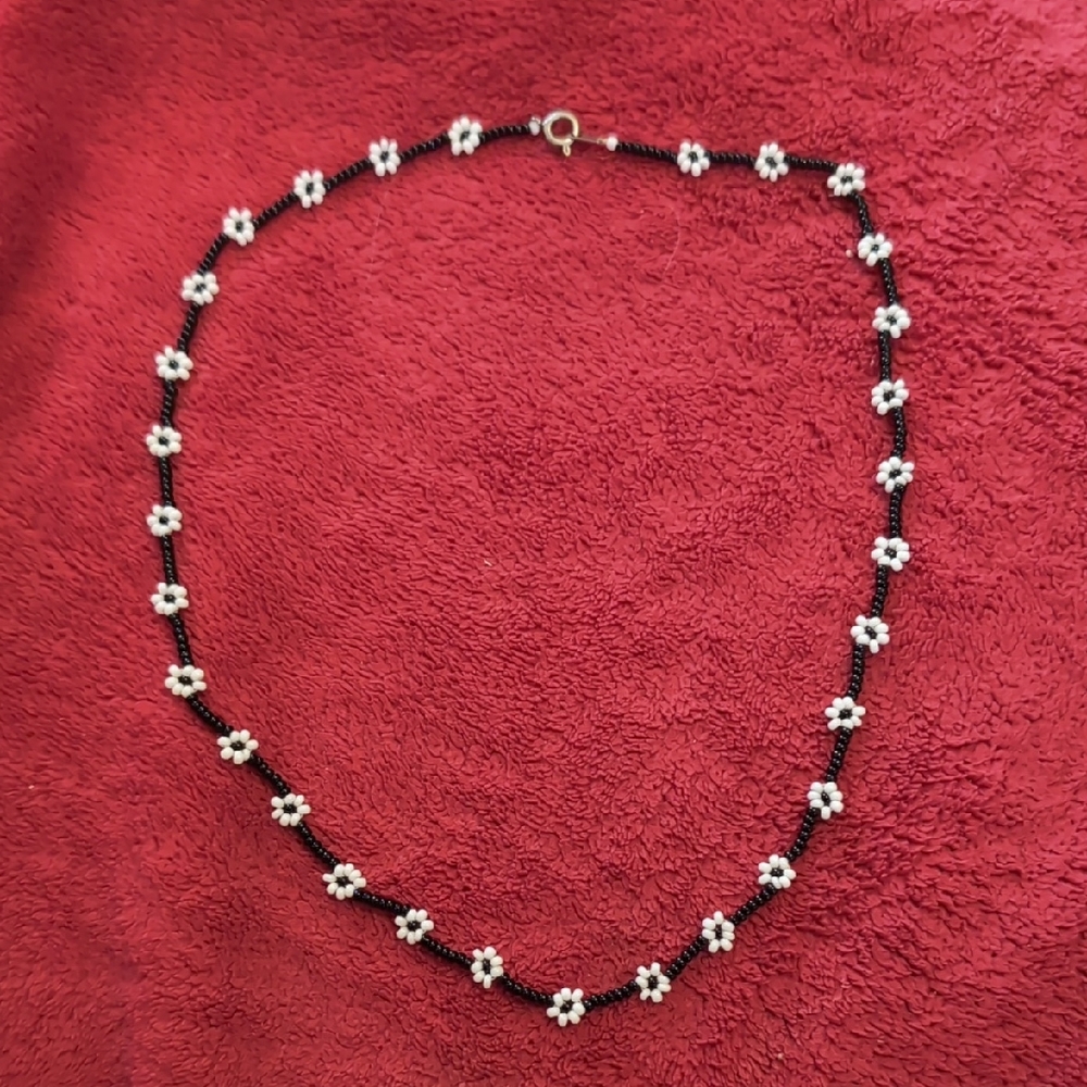 Chic Floral Black and White Necklace